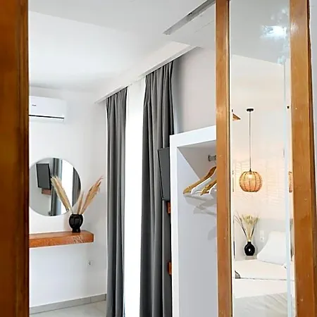 Beachfront Cycladic Irene Boutique ホテル Loutrá